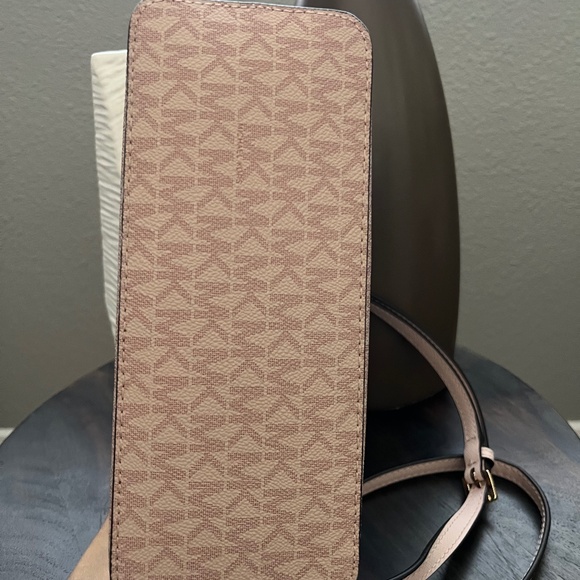 MICHAEL MICHAEL KORS Jet Set Travel Medium Logo Dome Crossbody Bag Pink - Picture 8 of 16